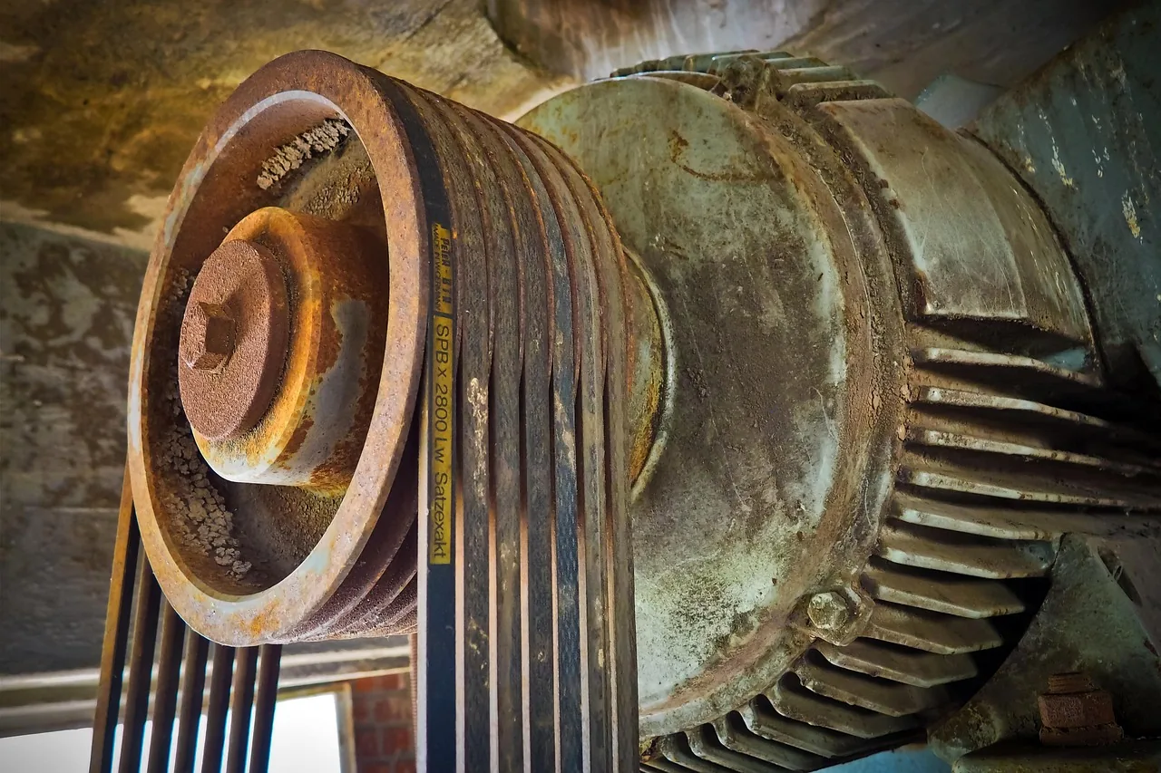 Motor y accionamiento industrial.