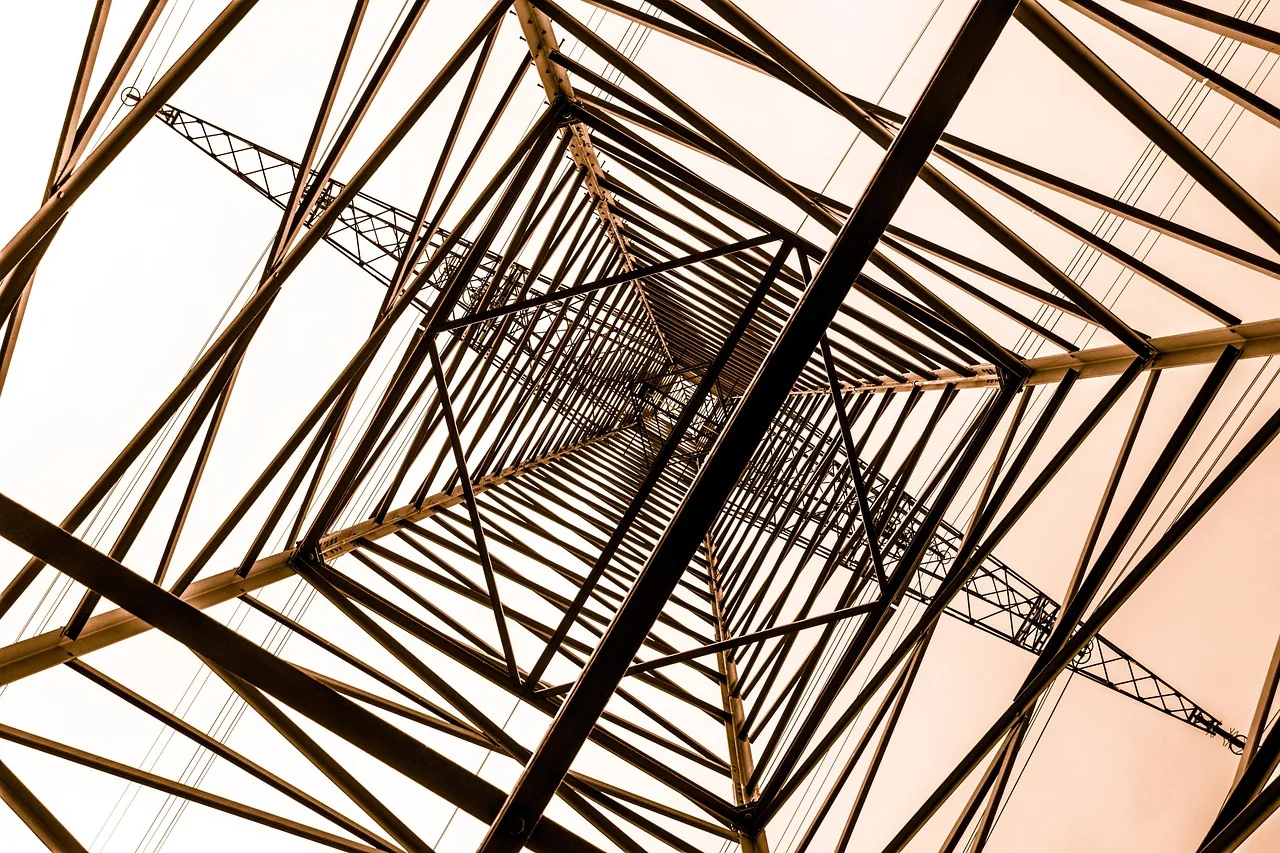 Estructura metálica de una instalación eléctrica.